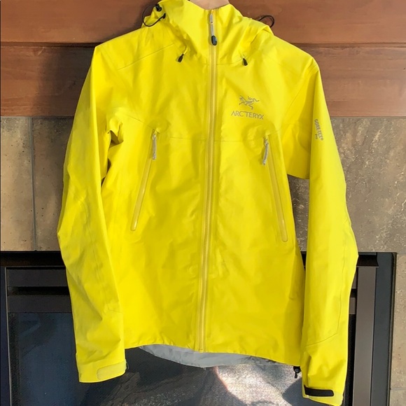 Arc'teryx Jackets & Blazers - Arcteryx Beta LT jacket in Citron size M in EUC.